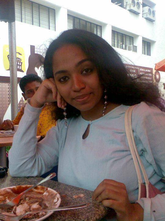 وجدها من دون شعر وأنف وأسنان... هكذا أصر على الزواج من حبيبته رغم تشوه وجهها