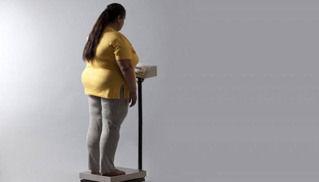 امرأة تستخدم سمنتها المفرطة لقتل زوجها النحيف... هذا ما فعلته