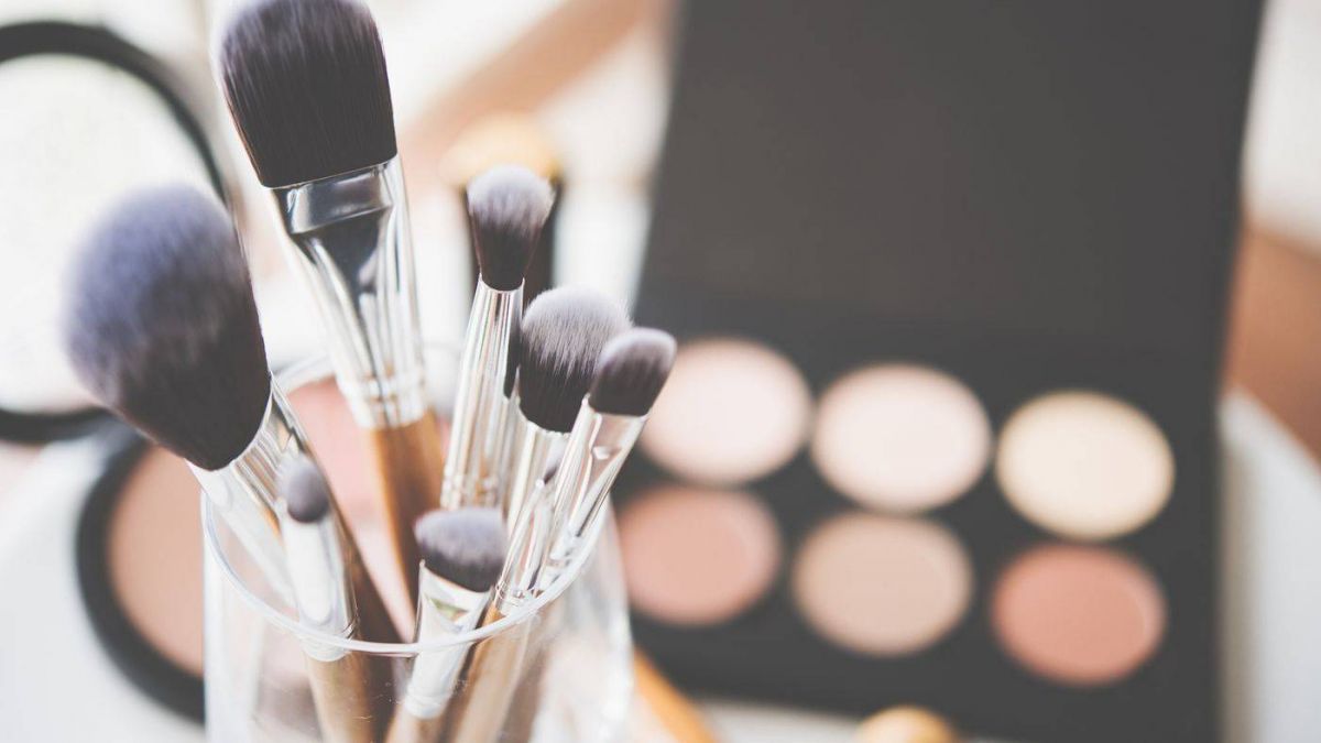 بالصورة-  فنانة لبنانية تبهر الجميع رغم ظهورها من دون ماكياج... لاحظوا كيف بدت