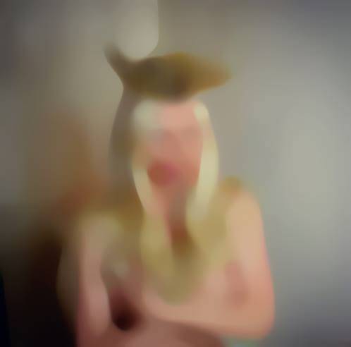 بالصور - نجمة لبنانية تثير الجدل بإطلالة جريئة من دون ملابس