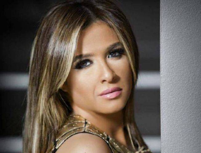 بالصور - بعد إعلان طلاقها.. شاهدوا ماذا فعلت ياسمين عبد العزيز