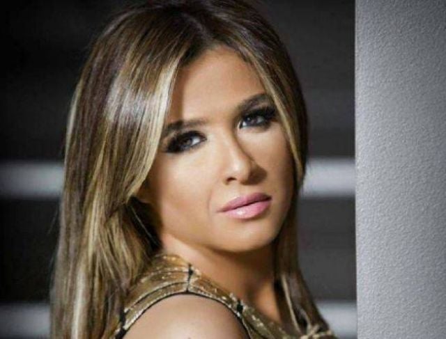 بالصور - بعد إعلان طلاقها.. شاهدوا ماذا فعلت ياسمين عبد العزيز