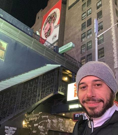 بالفيديو - أحمد السعدني يترجى هذه الشابة بالتوقف عما تفعله فيه