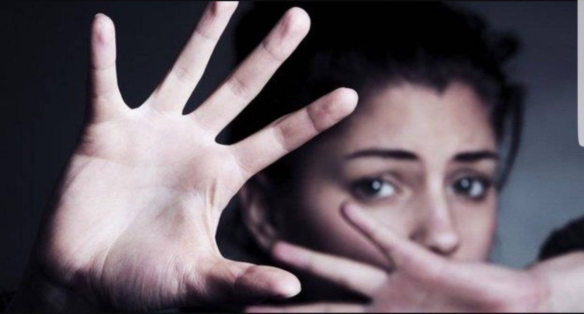 عذبت ابنتها وقيدتها بسلاسل حديدية... والسبب غريب!