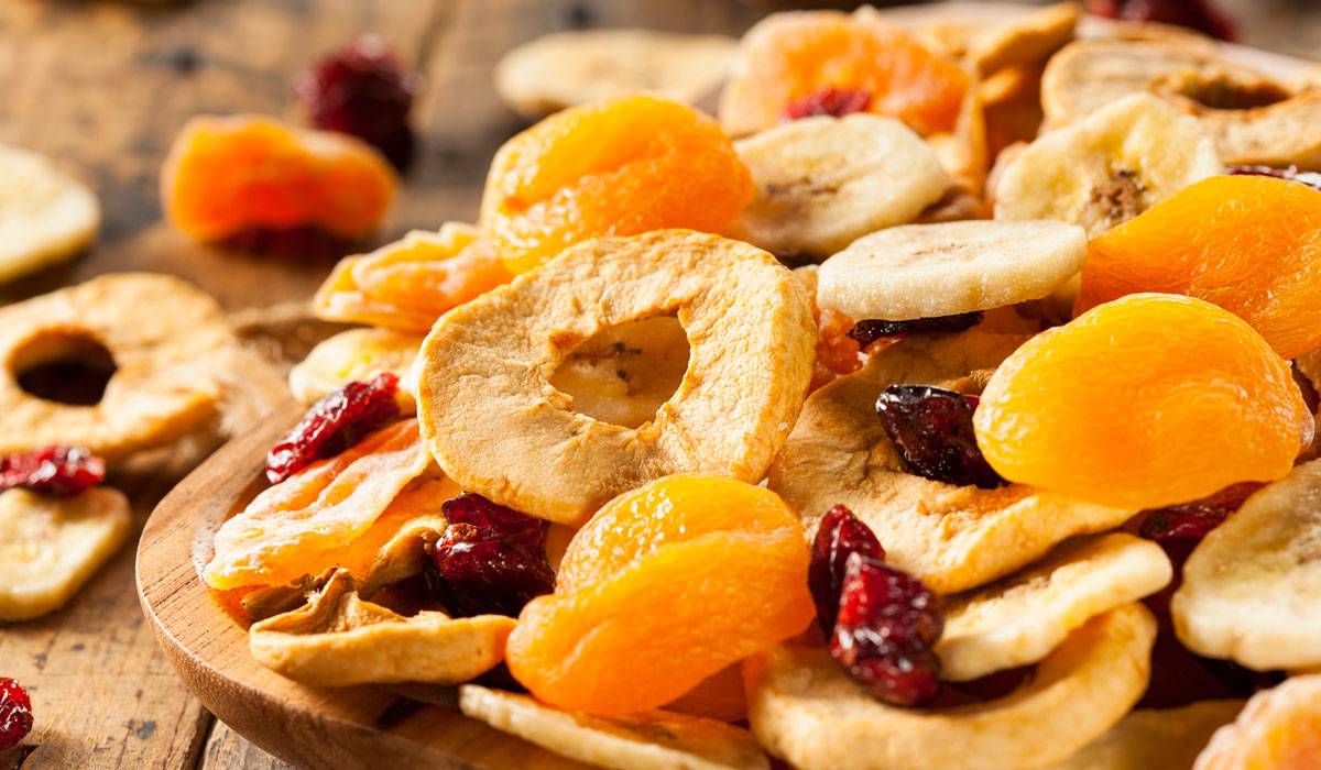 تناولوا الفواكه المجففة بحذر.. إليكم الكمية المسموحة