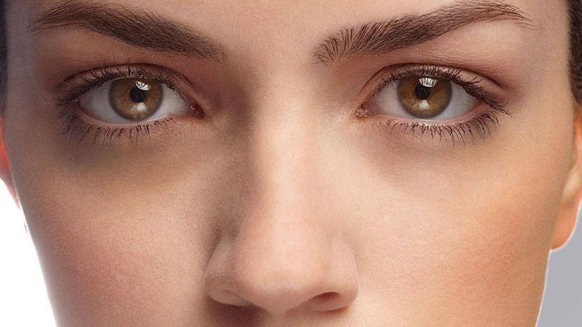 نصائح لتمويه الهالات الداكنة تحت العيون