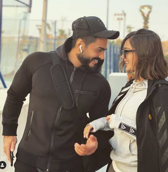 بعد اتهامه من حبيبته السابقة بالخيانة.. ماذا فعل تامر حسني لنفي وجود خلاف مع زوجته؟