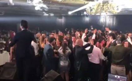 بالفيديو - بعد اتهامه بالسرقة.. لن تصدقوا ماذا فعل نجم 