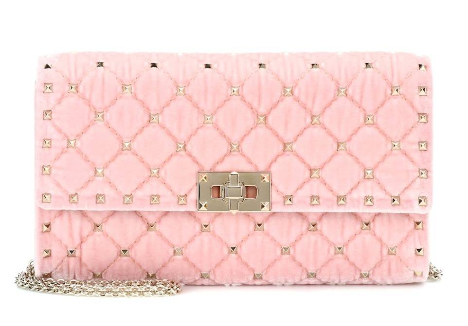 بعد موضة الحقائب الصغيرة.. تعرفي على الصيحة الجديدة للعام 2019