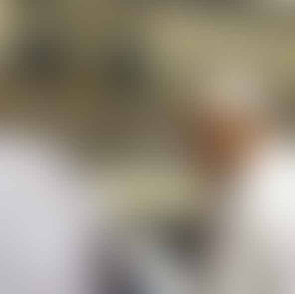 نجم مصري شهير يؤدي مناسك العمرة... وهذا ما قاله