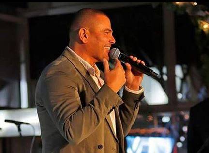 فيديو لعمرو دياب داخل صالون التجميل تحدث ضجة.. ما قصة تسريحته؟