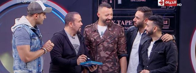 بالفيديو - أحمد فهمي يكشف سراً عن علاقته بهشام عباس