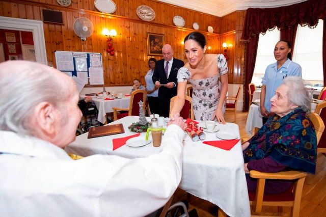 بالصور - بعد فستانها الضيق.. ميغان ماركل تثير الجدل بثمن خاتمها البسيط