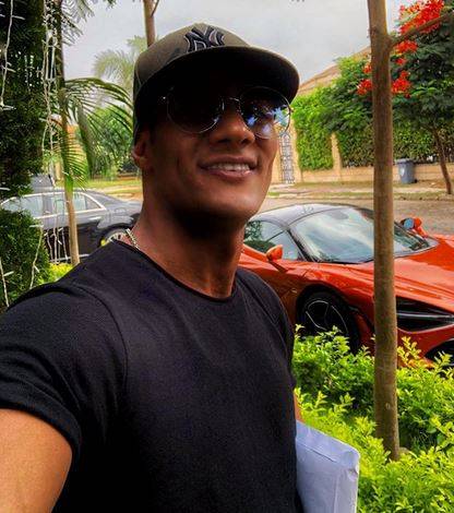 محمد رمضان يتعرض للسخرية بسبب بدلته... خمنوا من يقلد؟