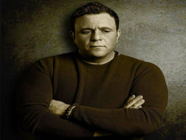 وفاة شقيق محمد فؤاد .. ما مصير حفلات رأس السنة التي تعاقد عليها؟