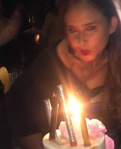 بالفيديو والصور - ماذا فعلت يسرا وفيفي عبده في عيد ميلاد نيللي كريم؟