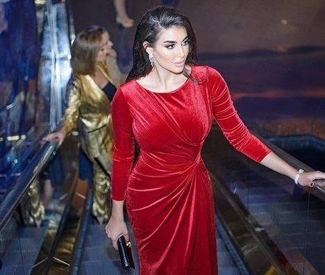 بالفيديو - ياسمين صبري تفاجئ الجميع بظهورها بدون مكياج.. هل يتغير شكلها؟