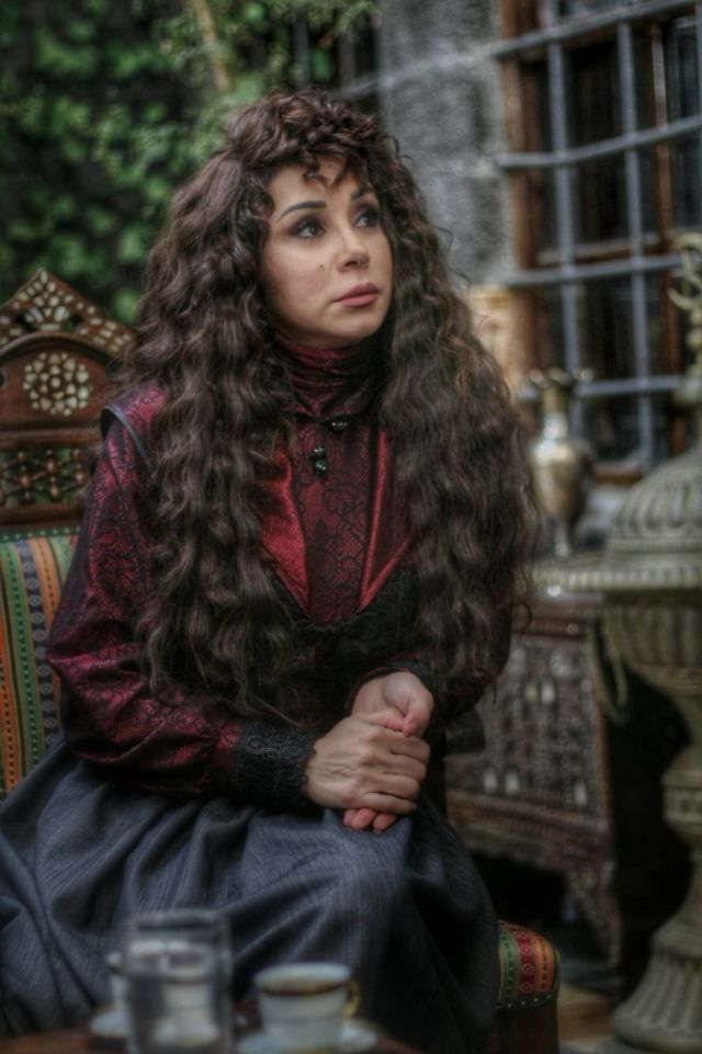 بالصور - تعرفوا الى ابن كاريس بشار من طليقها