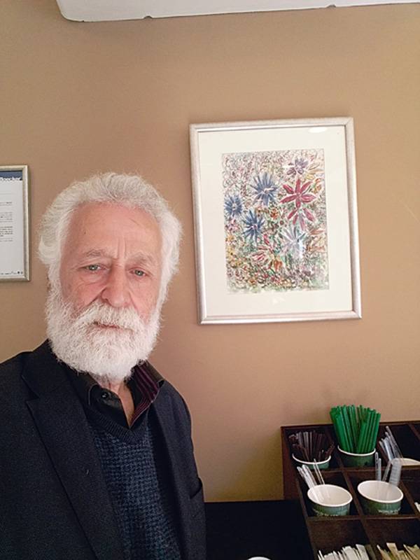 الفنان التشكيلي طوني مسعد
يرسم الحياة ويلوّنها في «رباعيات الأحلام»