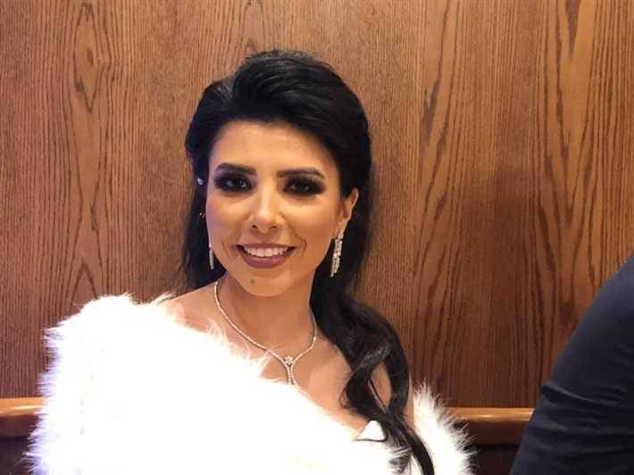 بالصور - هذه العروس الجميلة إبنة نجمة مصرية.. خمنوا من تكون؟