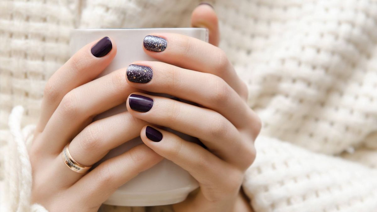 منعاً لتكسّر أظافرك استخدمي الثوم مع الطلاء... وإليك الطريقة