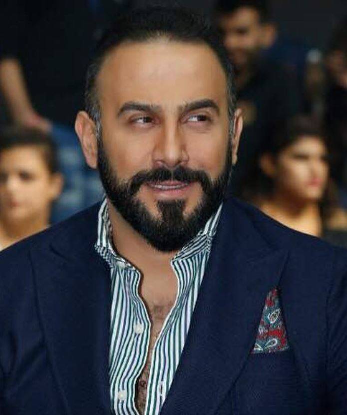 بالفيديو – جدل حول تلقي قصي خولي المال مقابل التقاط الصور معه... وهو يردّ