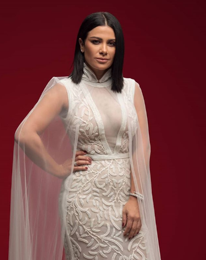 بالصور - صبا مبارك جريئة بالشفاف وفتحة فوق الصدر