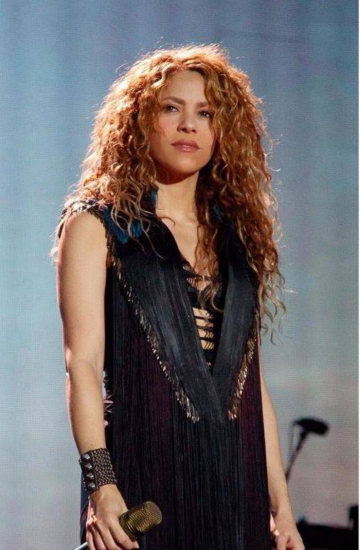 بالفيديو – تعرّفوا إلى والد شاكيرا لبناني الأصل... هل ورثت الموهبة منه؟