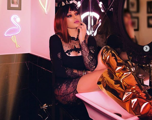 بالفيديو والصور - هيفاء وهبي تحبس الأنفاس بفتسان قصير شفاف