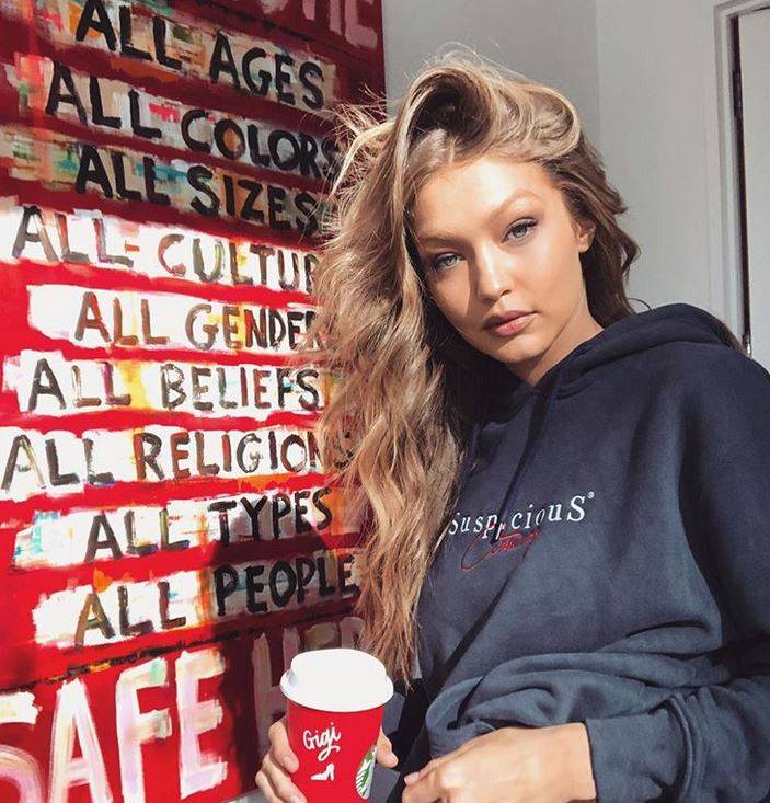 صورة لجيجي حديد من دون مكياج تشعل المواقع... هل تغيّرت ملامحها إلى هذا الحد؟