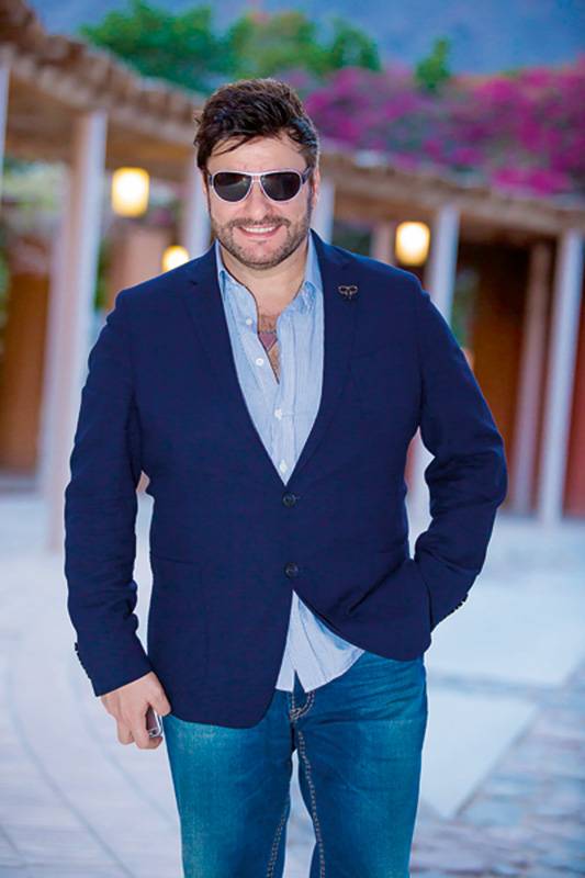 علاء زلزلي:
لم أبتعد وزوجتي وأولادي يدعمونني