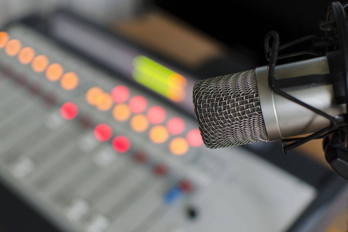 بالفيديو – إعلامية خليجية تصدم بردود الفعل على ظهورها من دون ماكياج... 