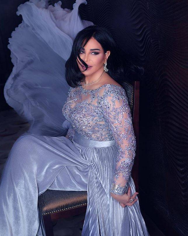 بالفيديو – بعد موقفها مع العجوز في الطائرة... فنانة خليجية تكشف ما فعلته أحلام من أجل علاجها