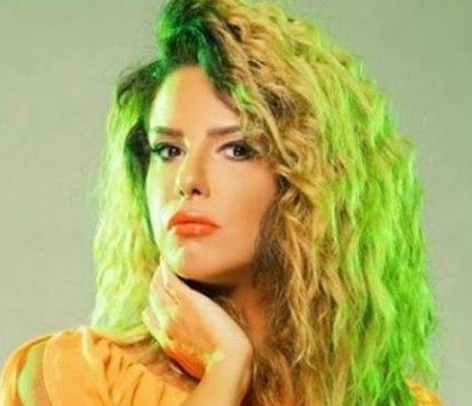 دنيا عبد العزيز تنشر صورة من منزلها وهذا ما كانت تفعله