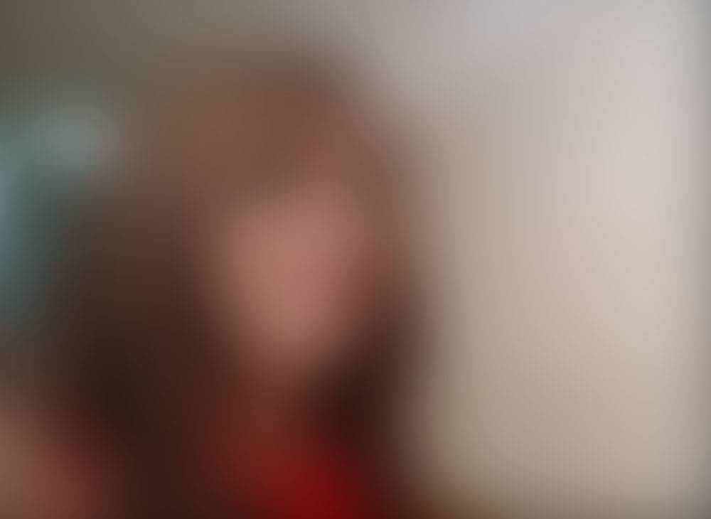 فنانة مصرية شهيرة في قسم الشرطة .. ما قصة الأشخاص الثلاثة الذين يراقبونها؟