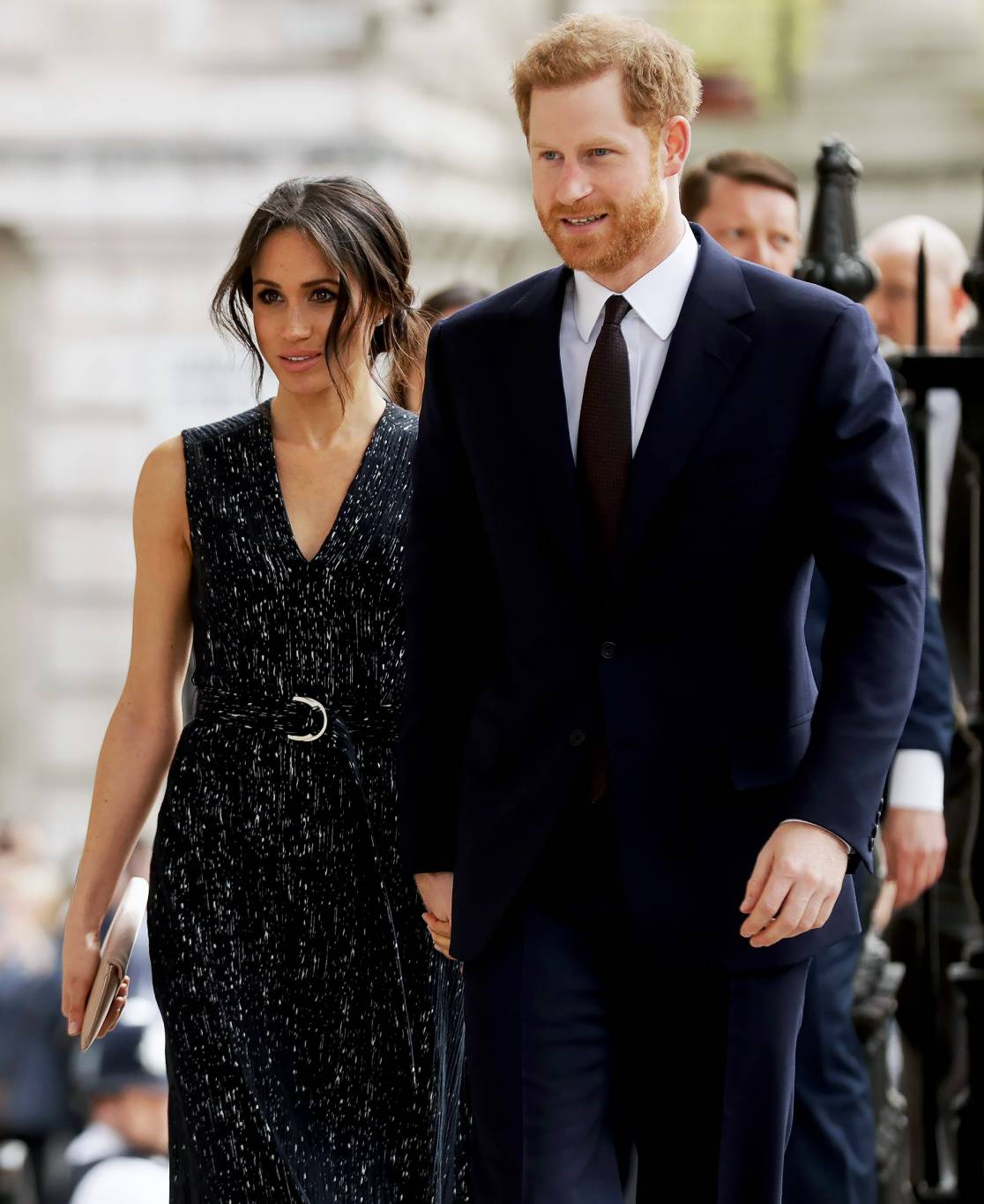 الخلاف بين ميغان ماركل ووالدها يصل إلى أعلى المستويات... هو يطلب تدخل الملكة وشقيقتها تسخر