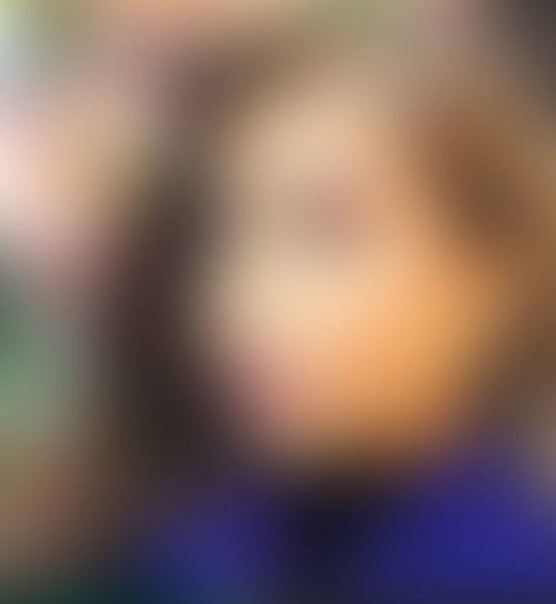 بالفيديو – شتائم بالجملة لفنانة خليجية بسبب رقصها... على ركبتيها وبفستان جلدي ضيق جداً