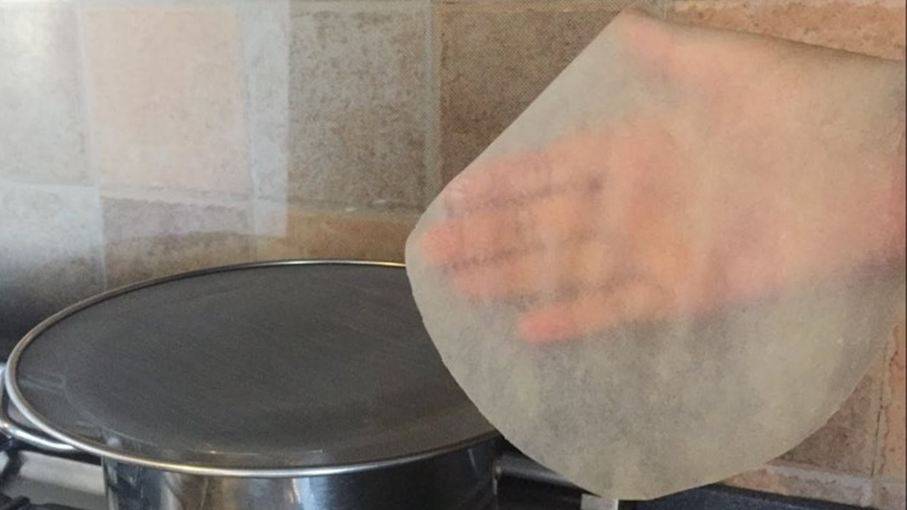 لسعات الزيت على اليدين أثناء القلي.. كل لسعة دليل على 