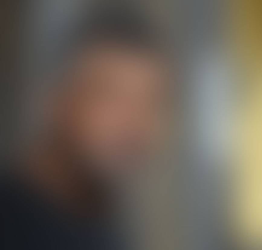 بالفيديو - فنان لبناني يشعل المواقع بقبلته لإعلامية عربية... شاهدوا ما حدث