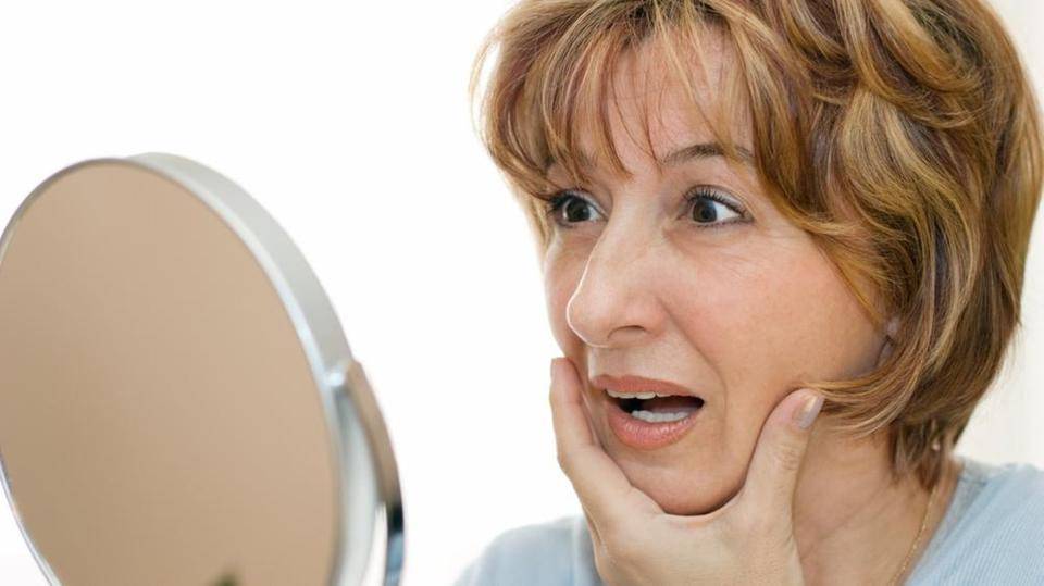 نصائح خبراء تجميل المشاهير لتأجيل ظهور التجاعيد