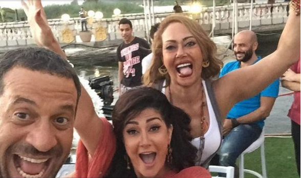 بعد وفاة صديقها المخرج.. نجمة مصرية تفاجئ الجميع بقرار اعتزالها