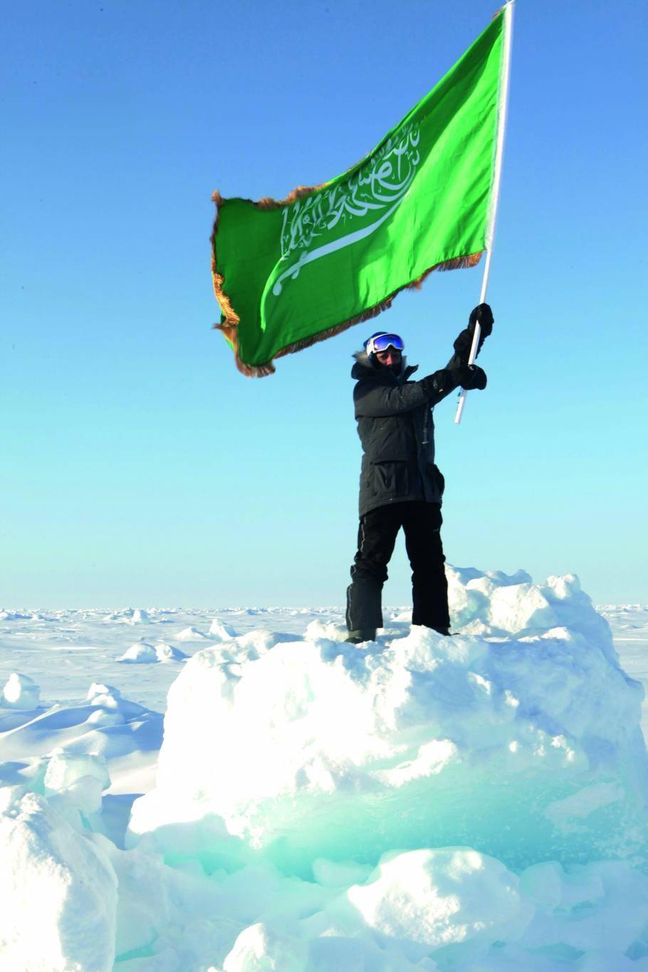 الطبيبة والمغامرة السعودية
مريم فردوس
السيدة العربية والسعودية الأولى التي تغوص في القطب الشمالي