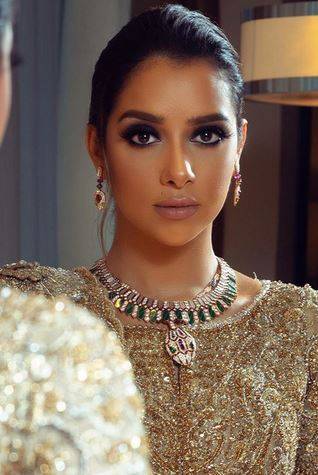 بالفيديو - سيدات تمنعن بلقيس من الغناء.. شاهدوا رد فعلها