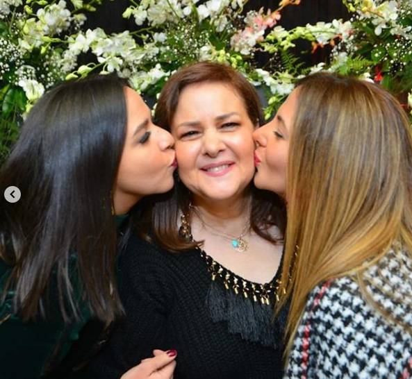 دلال بين ابنتيها دنيا وإيمي