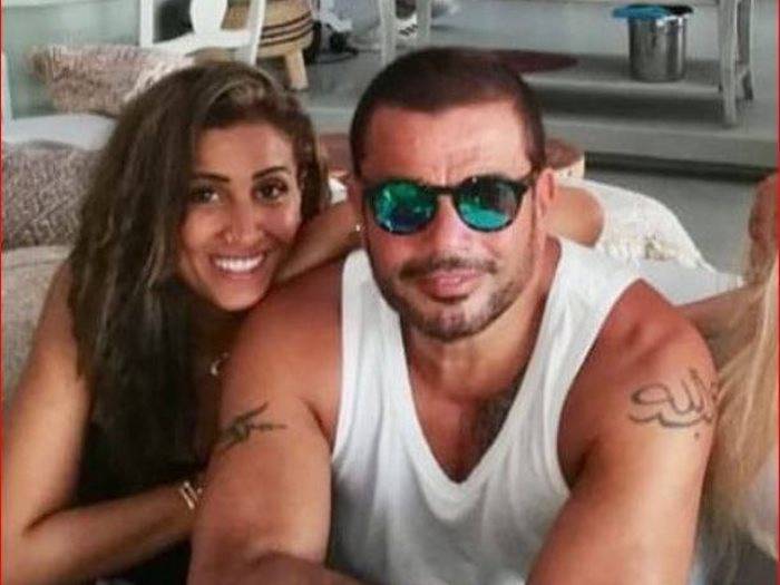 بالصور - دينا الشربيني تثير ضجة بتنورتها القصيرة.. رد حاسم من عمرو دياب على خبر انفصالهما
