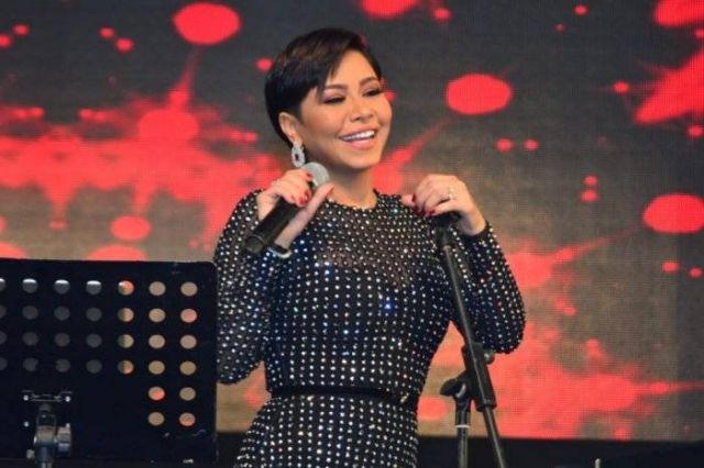 هبة مجدي بإطلالة جديدة - هل قلدت شيرين عبد الوهاب؟