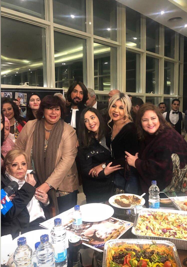 بالفيديو والصور - أحدث ظهور لنادية لطفي من داخل المستشفى ..من كان برفقتها؟