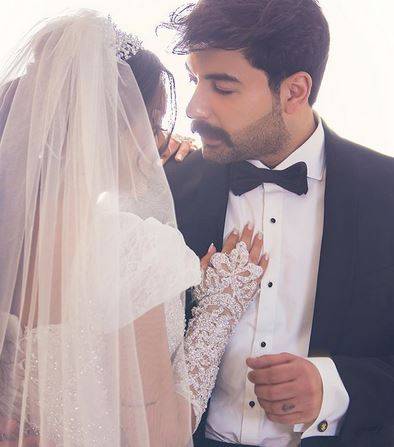 بالفيديو - الظهور الاول لوالدة فرح الهادي المحجبة.. وقالب الحلوى يعرضهما للسخرية