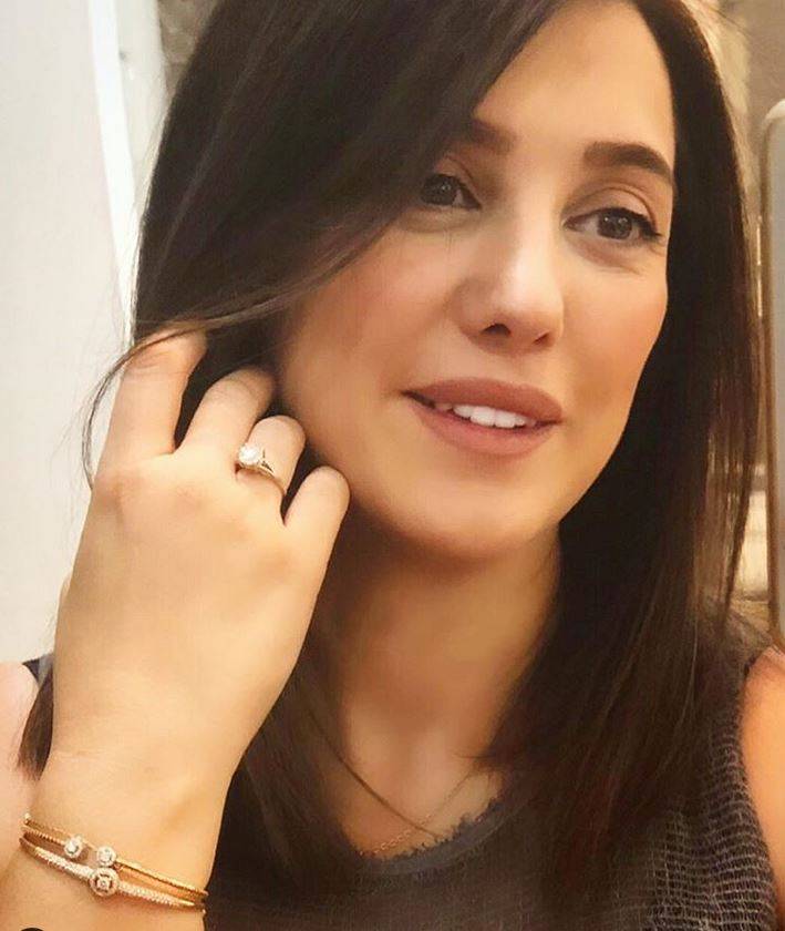 بالصورة - كندة علوش تبهر الجميع بجمال ملامحها بعد ولادة طفلتها... لهذا قالوا: 