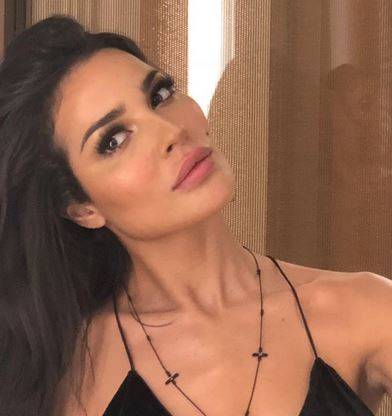 بالصور - نادين نسيب نجيم ‎تخطف الأنظار بفستان أسود من الشيفون